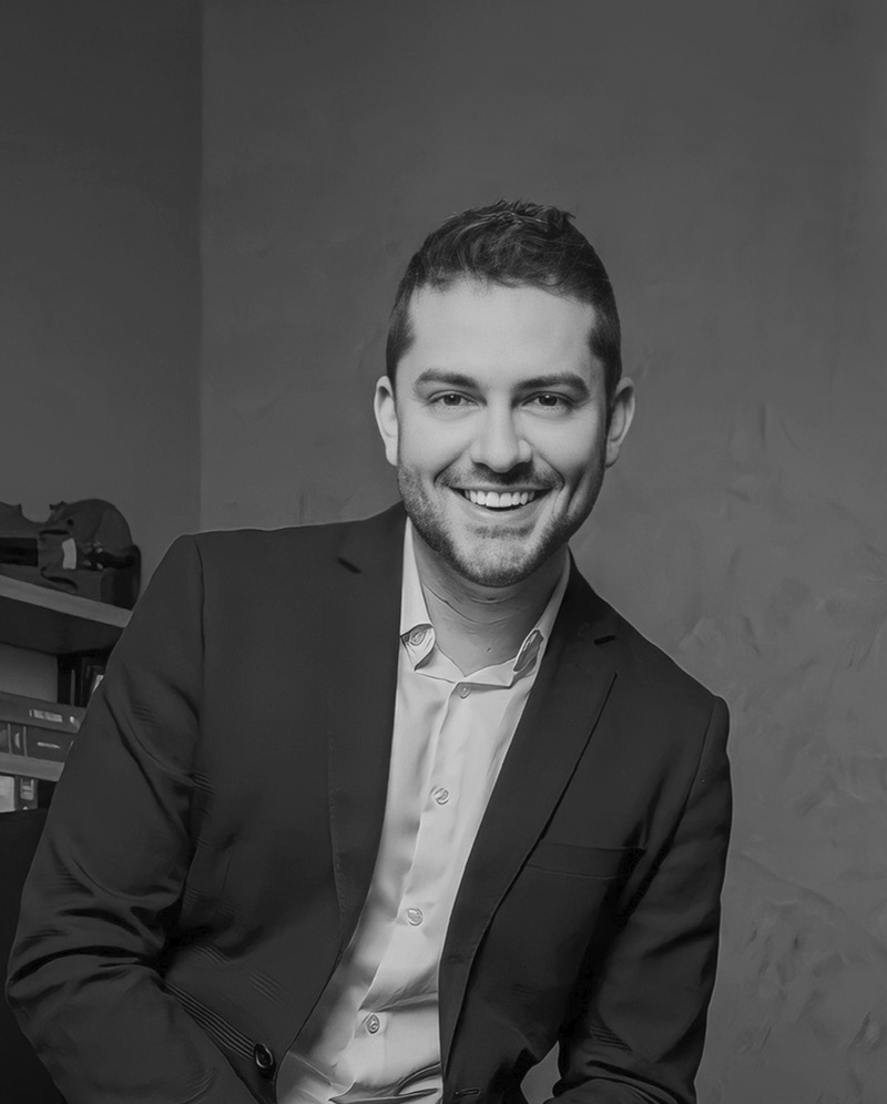Dr. Matheus Sprandel advogado sócio OAB/SC 62076 especialista Direito Imobiliário Advertising Law Itapema SC